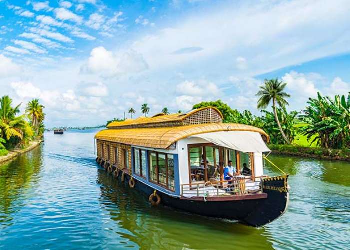 Kerala sightseeing cab from Udupi